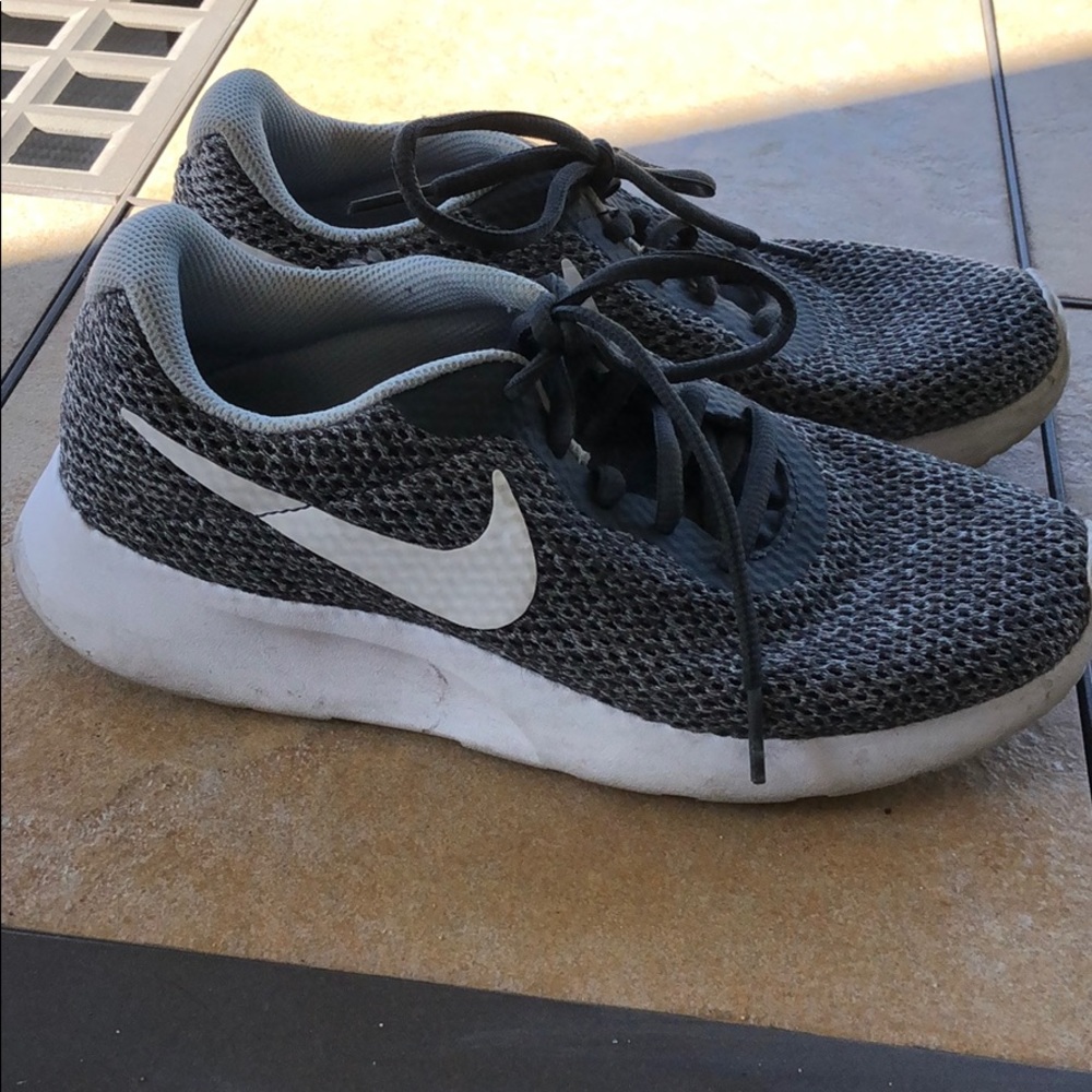 Nike tanjun sneakers